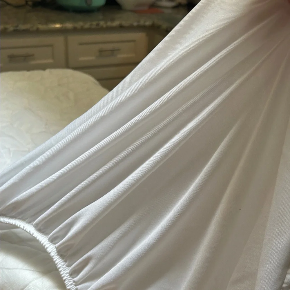 White XL Twin Quilted Mattress Protector